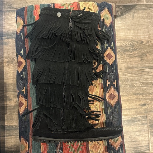 Minnetonka Black 5 layer Fringe Boots - Picture 2 of 8